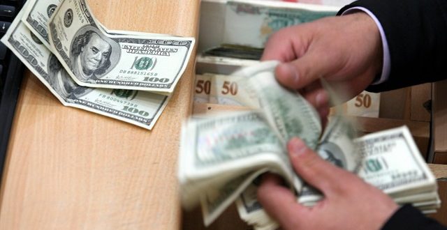 انخفاض سعر صرف الدولار والسعودي مقابل الريال اليمني اليوم السبت