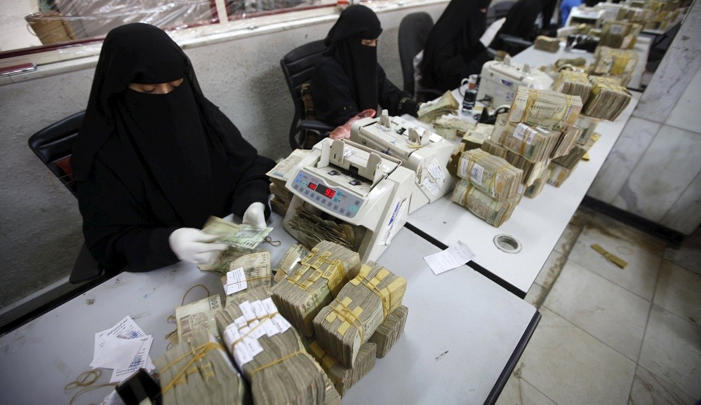 هبوط متواصل للريال اليمني امام الدولار والسعودي … اسعار الصرف  عصر اليوم