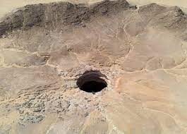 صورة “قعر جهنم”.. حفرة غامضة تحوم حولها الأساطير في اليمن