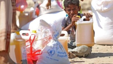 صورة نقص التمويل يتسبب بإغلاق أكثر من نصف البرامج الإنسانية الرئيسية العاملة في اليمن.