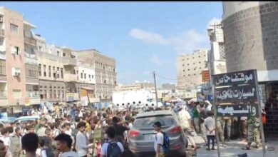 صورة ظاهرة شعبية حاشدة في عدن تطالب بتطبيق حد القصاص بحق قاتل طفلة قاصر
