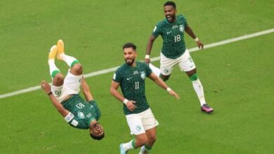 صورة فوز السعودية على الأرجنتين يشعل المنافسة في كأس العالم