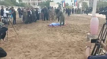صورة اعدام مغتصب وقاتل طفلة في عدن